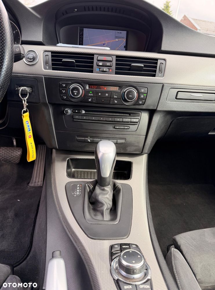 BMW Seria 3 320d DPF M Sport Edition - 16