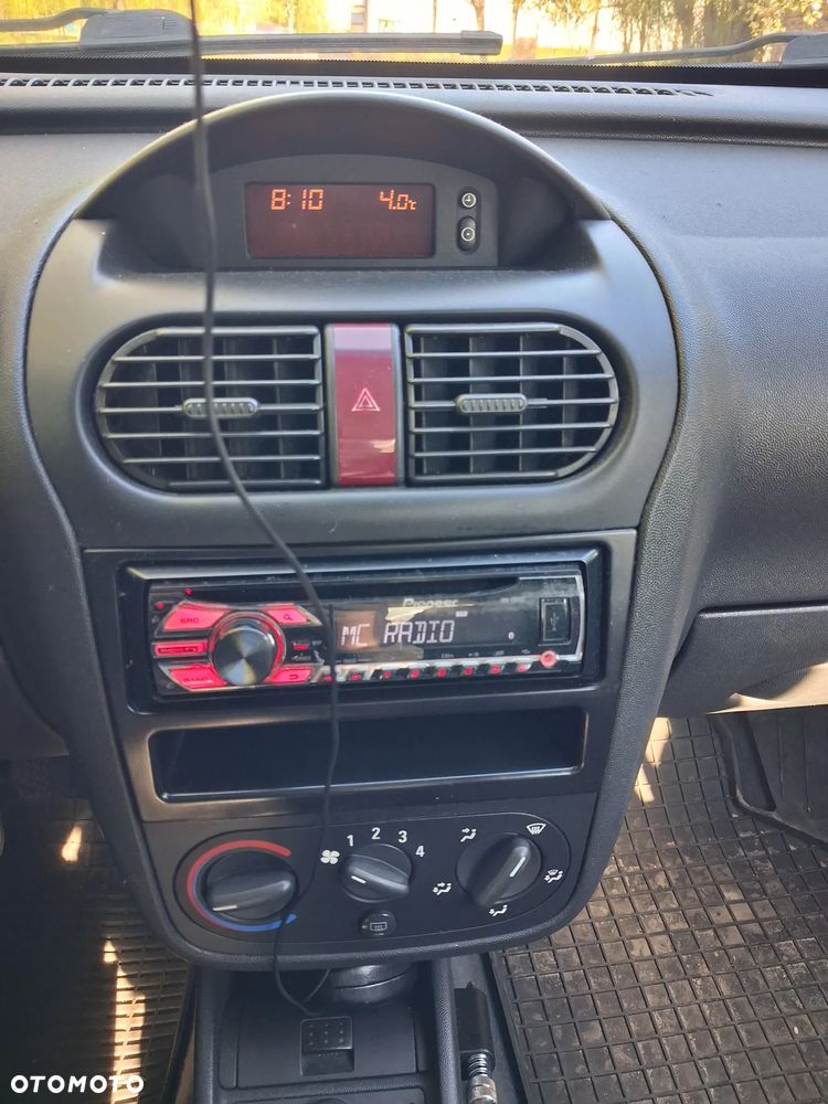 Opel Corsa 1.2 16V Cosmo - 10