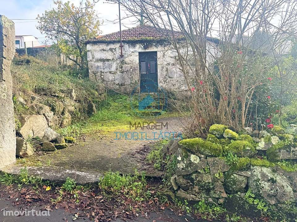 Casa em pedra p/restauro e terreno urbano – 87m de frente - Grande imagem: 3/20