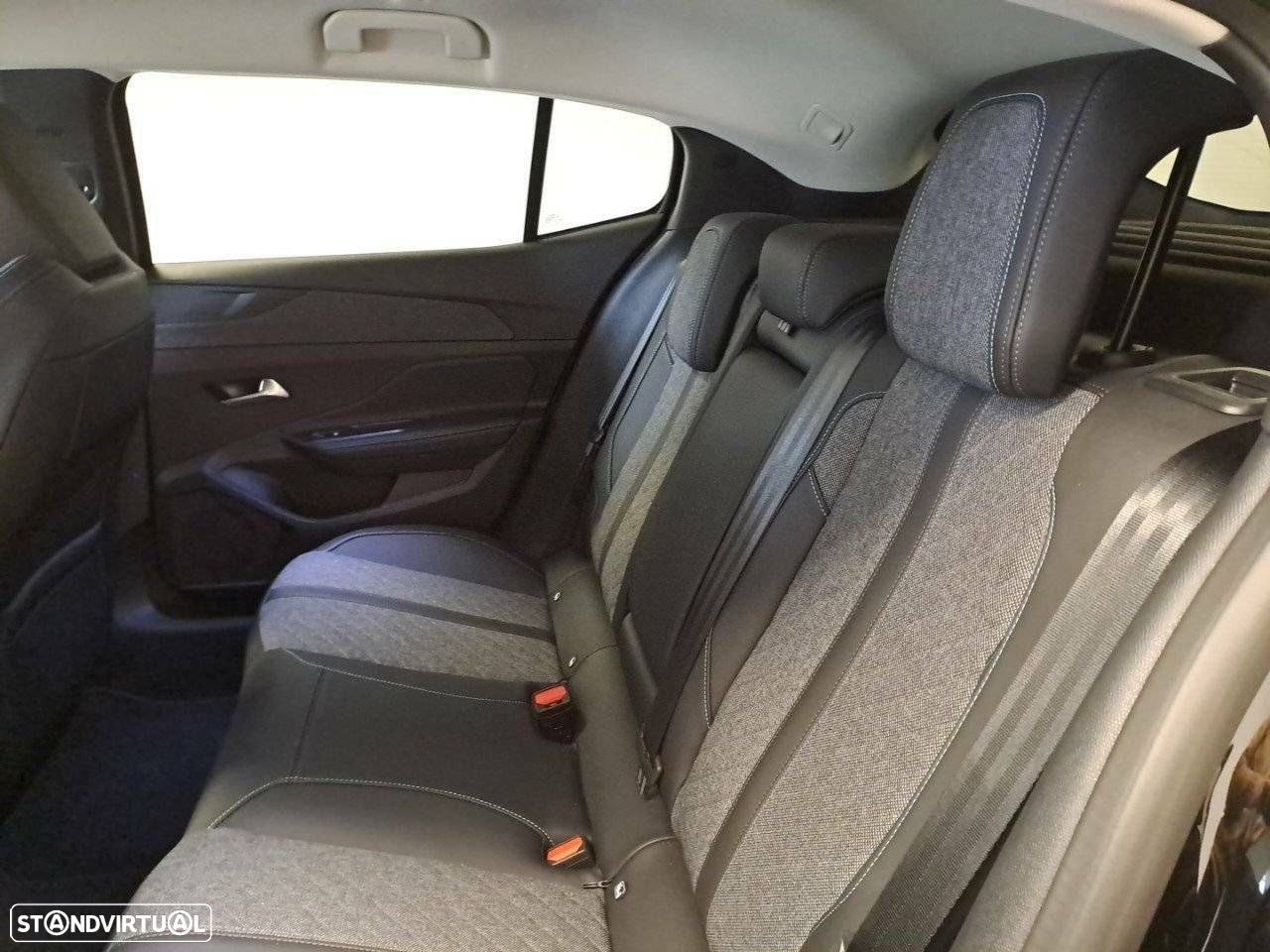 Peugeot 408 1.2 PureTech Allure EAT8 - 10