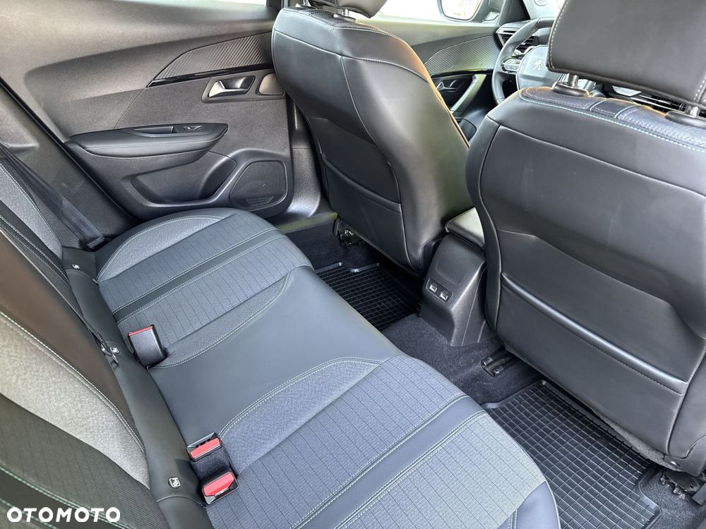 Peugeot 2008 1.2 PureTech Allure Pack S&S EAT8 - 17