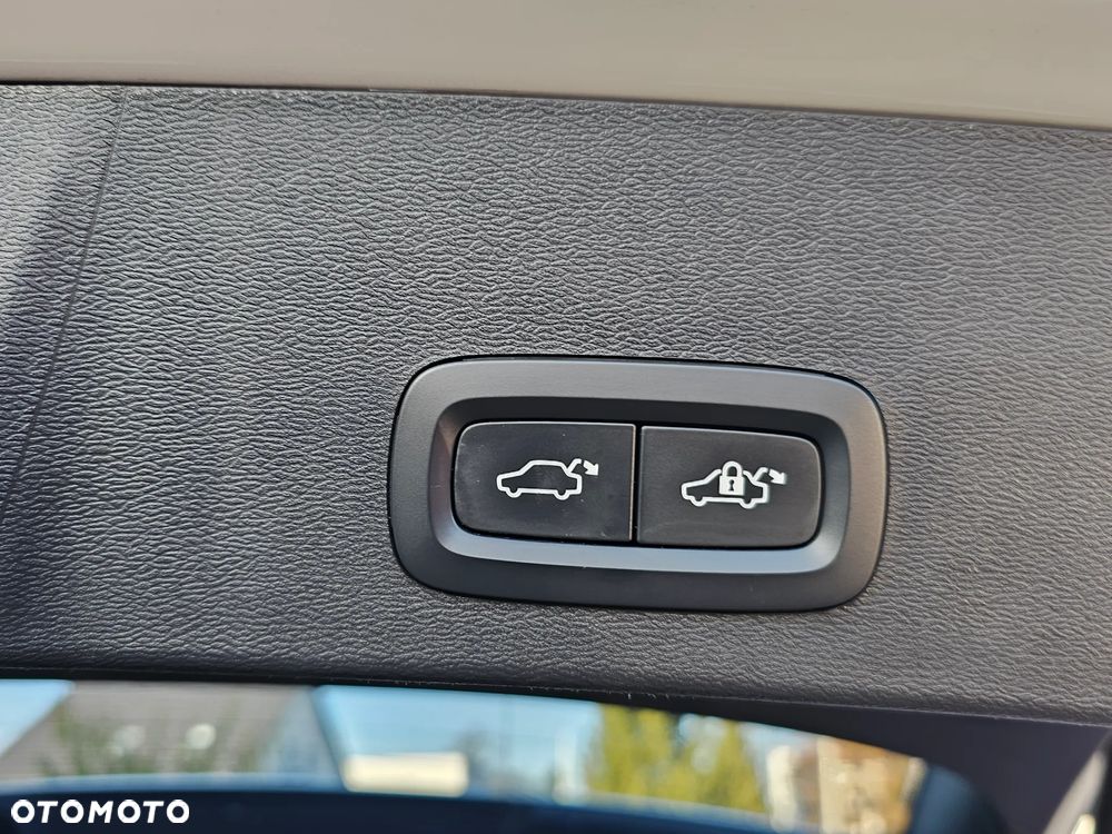 Volvo XC 40 D3 SCR Momentum - 37