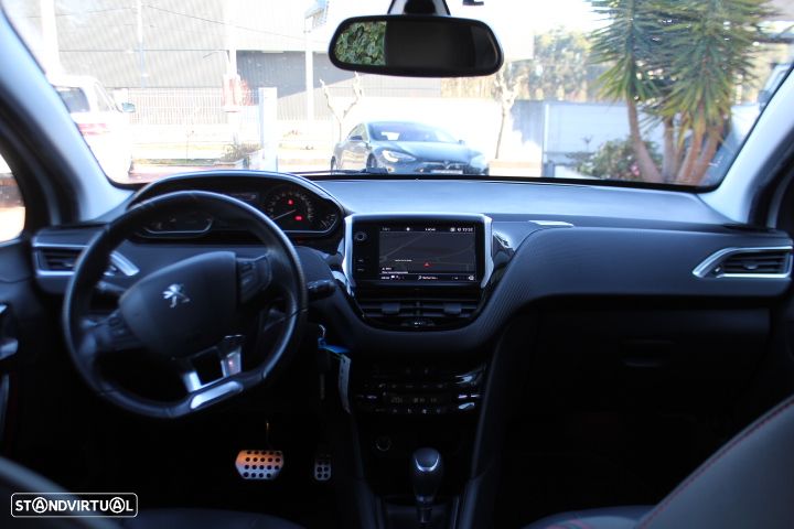 Peugeot 208 1.2 PureTech GT Line EAT6 - 12