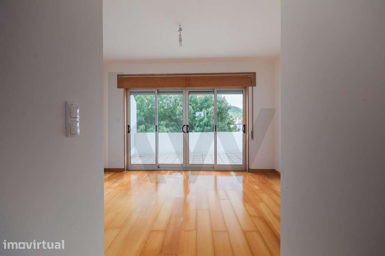 T2 Duplex com 132 m2, Terraço de 60 m2, Estacionamento e Vista sobre P - Grande imagem: 3/18