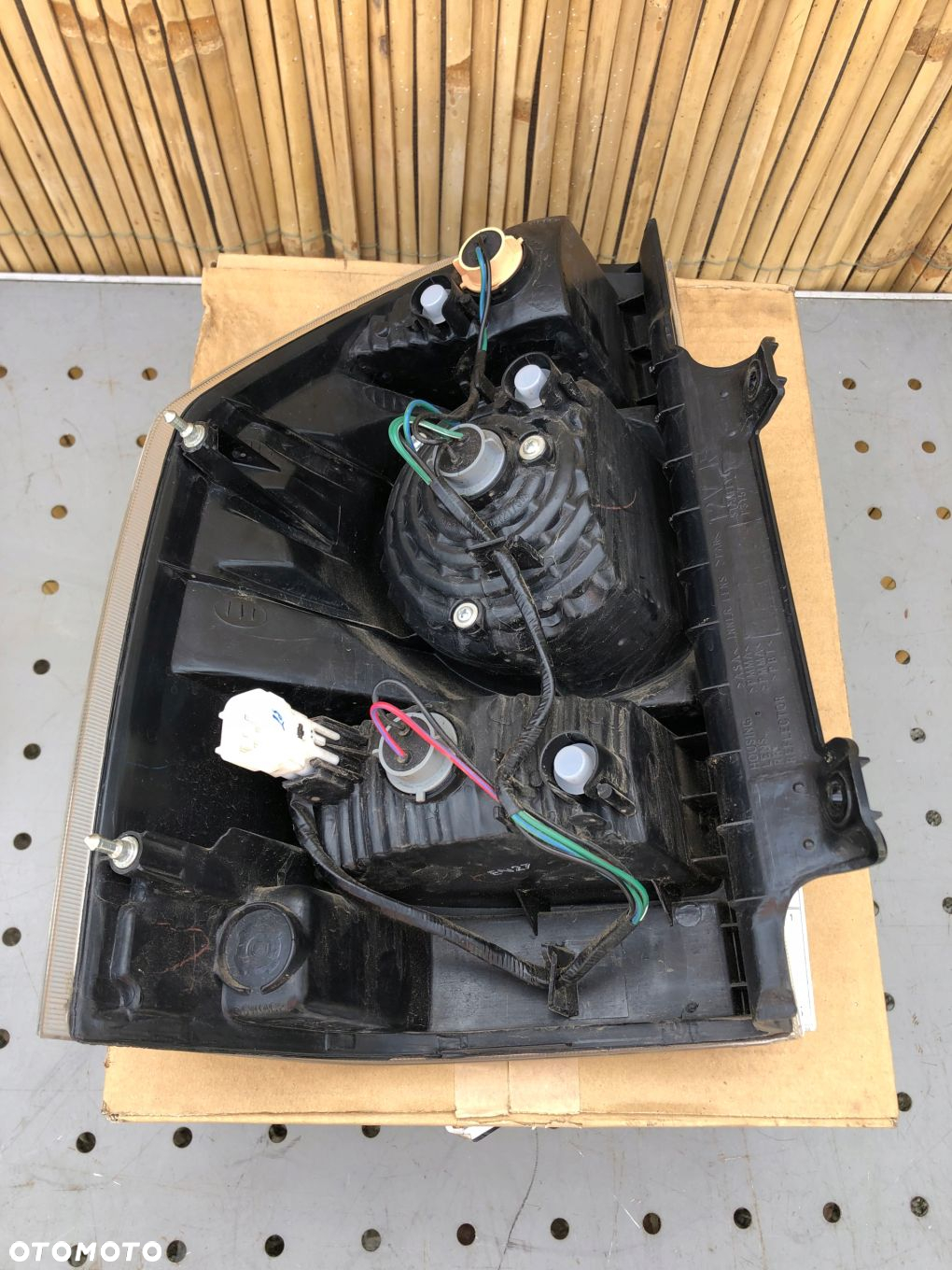 Mitsubishi Pajero IV lampa tylna prawa - 3