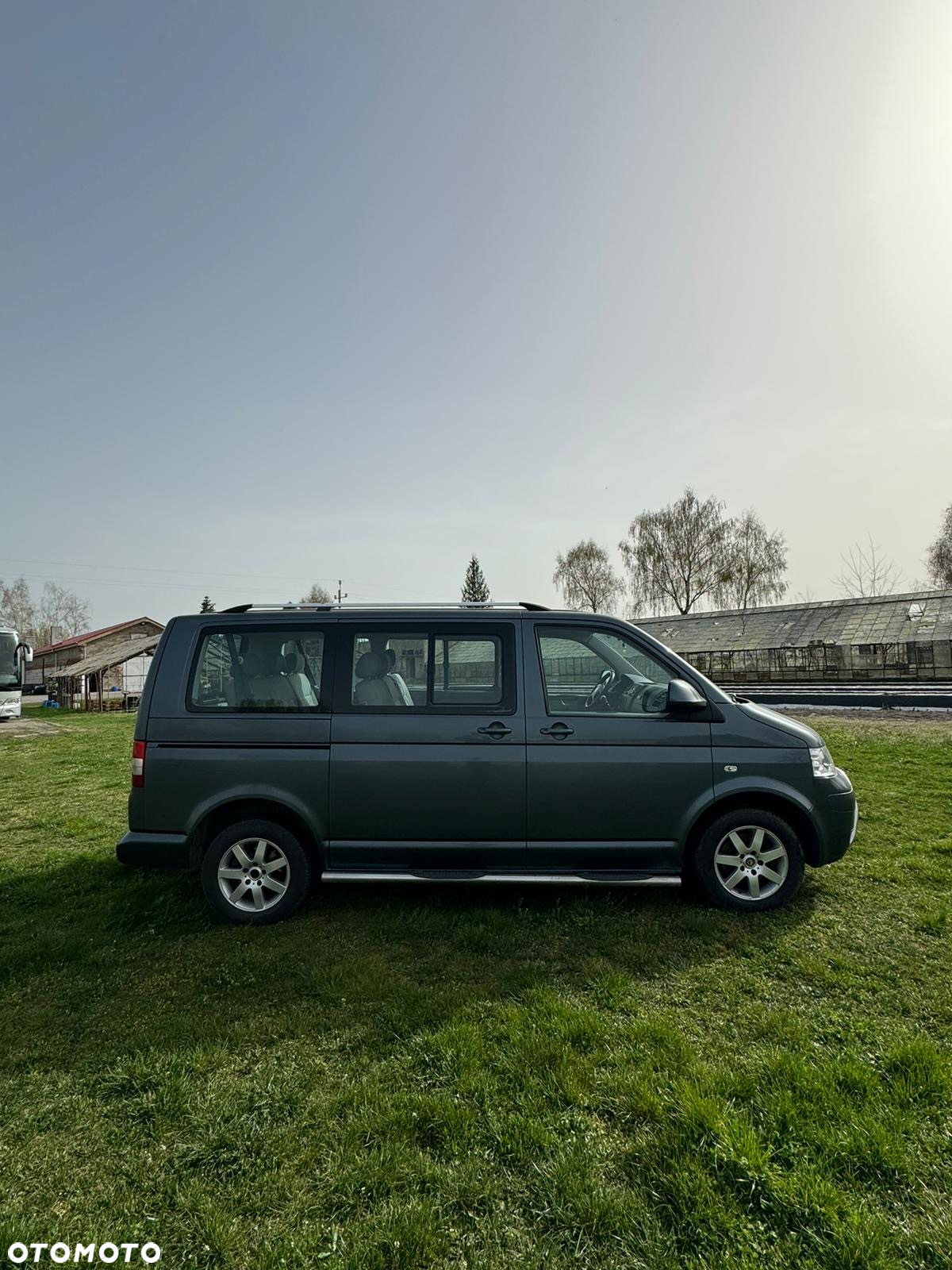 Volkswagen Caravelle - 6