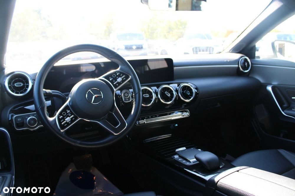 Mercedes-Benz CLA - 16