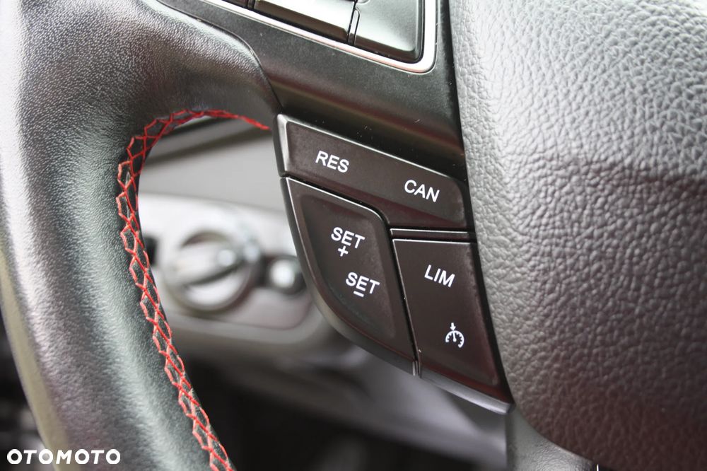 Ford Kuga 1.5 EcoBoost 2x4 ST-Line - 16
