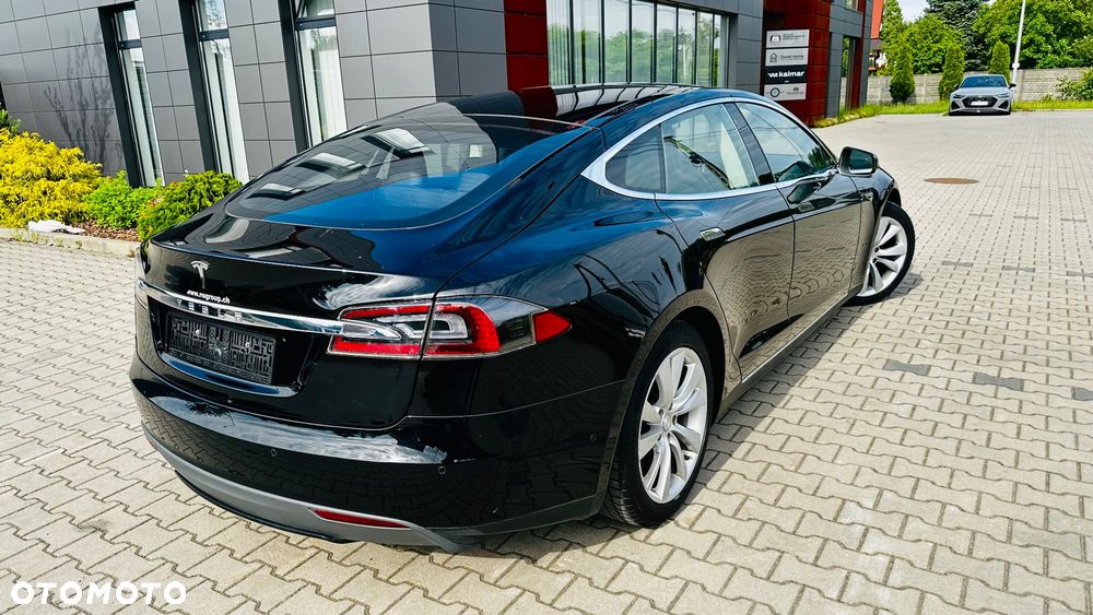 Tesla Model S - 8