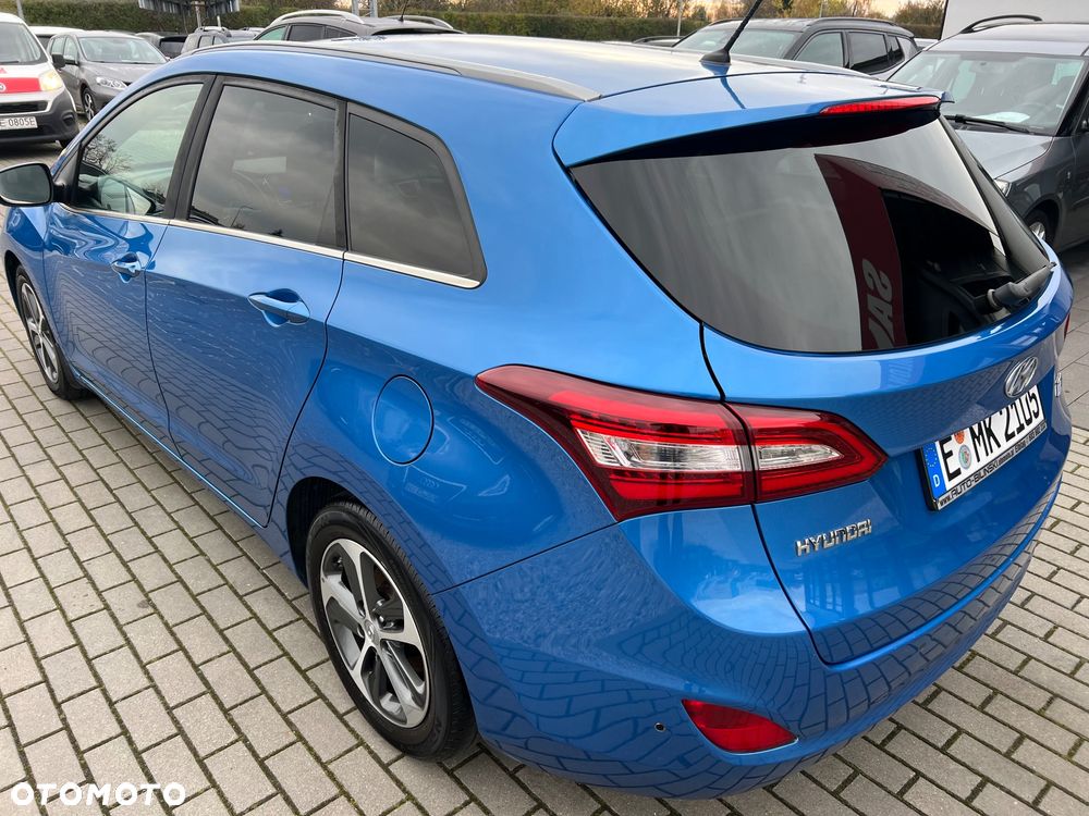 Hyundai i30 1.6 CRDi BlueDrive Premium DCT - 4