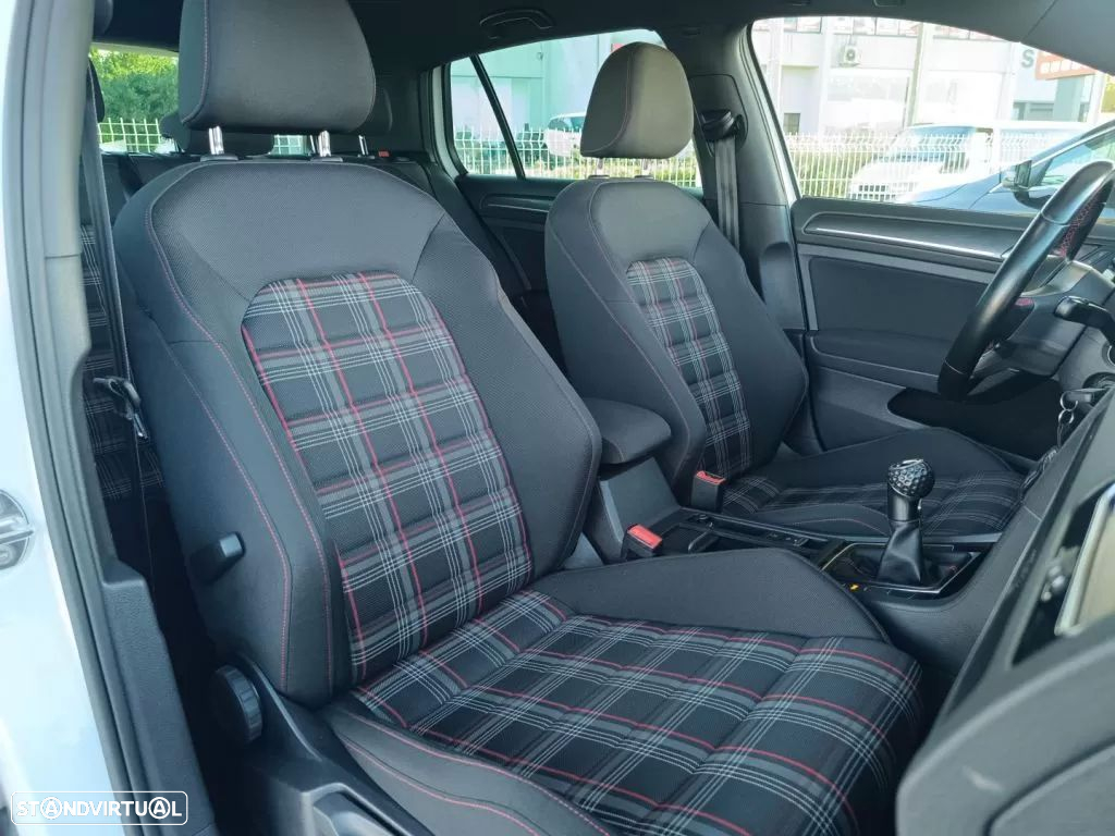 VW Golf 2.0 TSi GTi Performance - 16