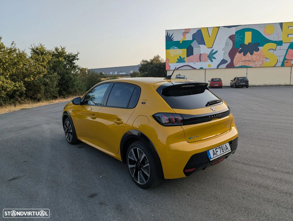 Peugeot e-208 50 kWh GT — fotografia 15