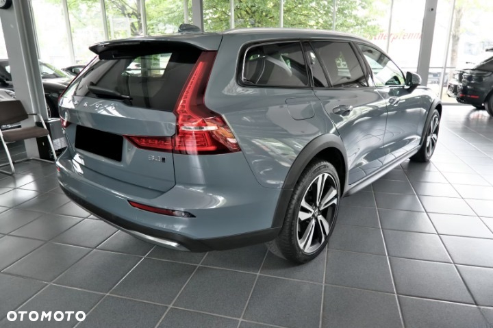 Volvo V60 Cross Country B4 D AWD Geartronic - 4