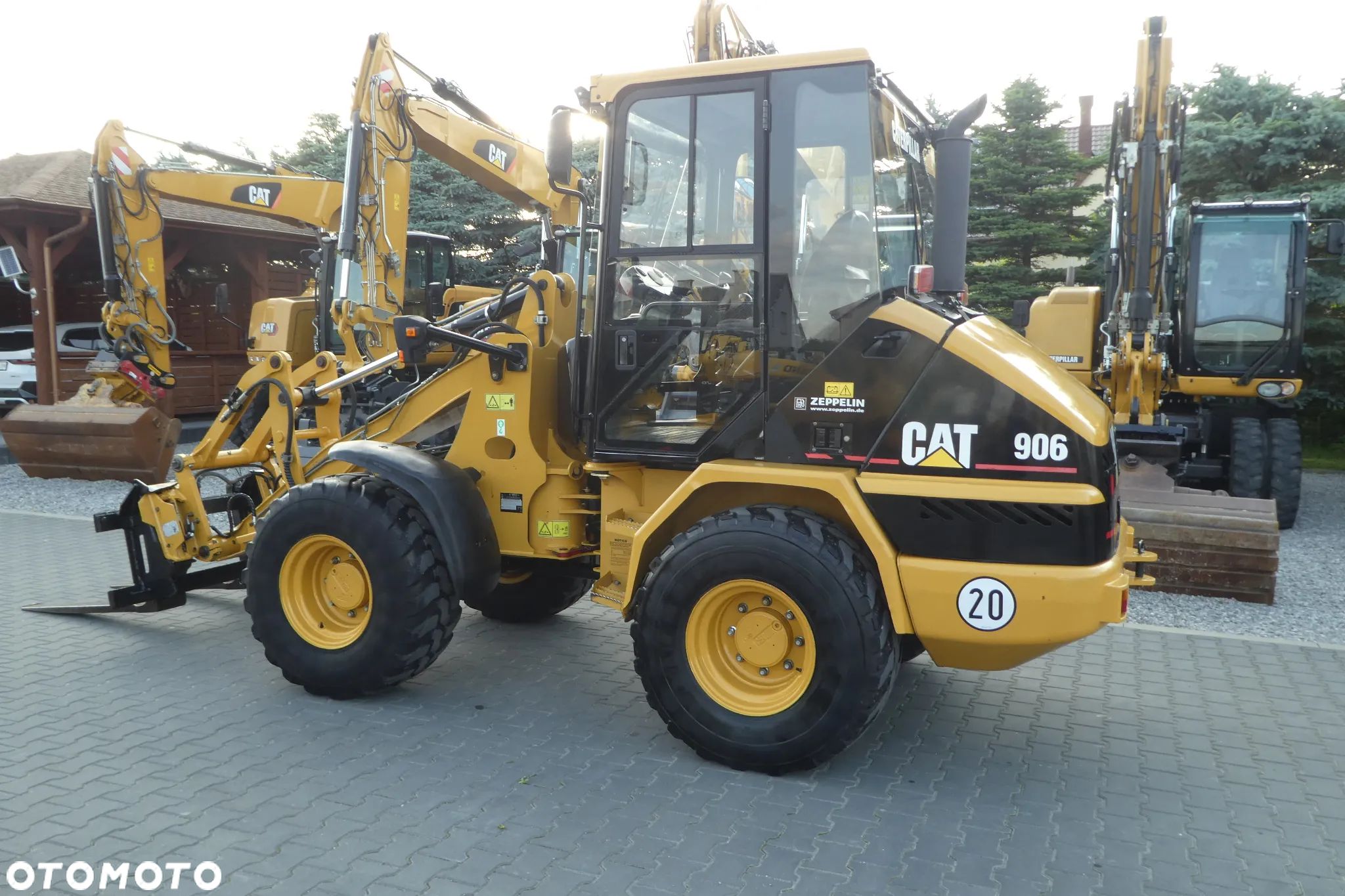 Caterpillar 906 ŁYZKA+WIDŁY - 1