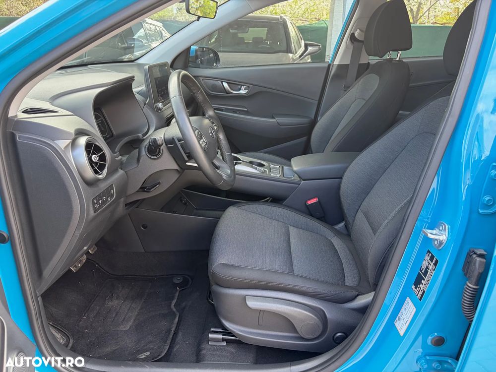Hyundai KONA Select - 23