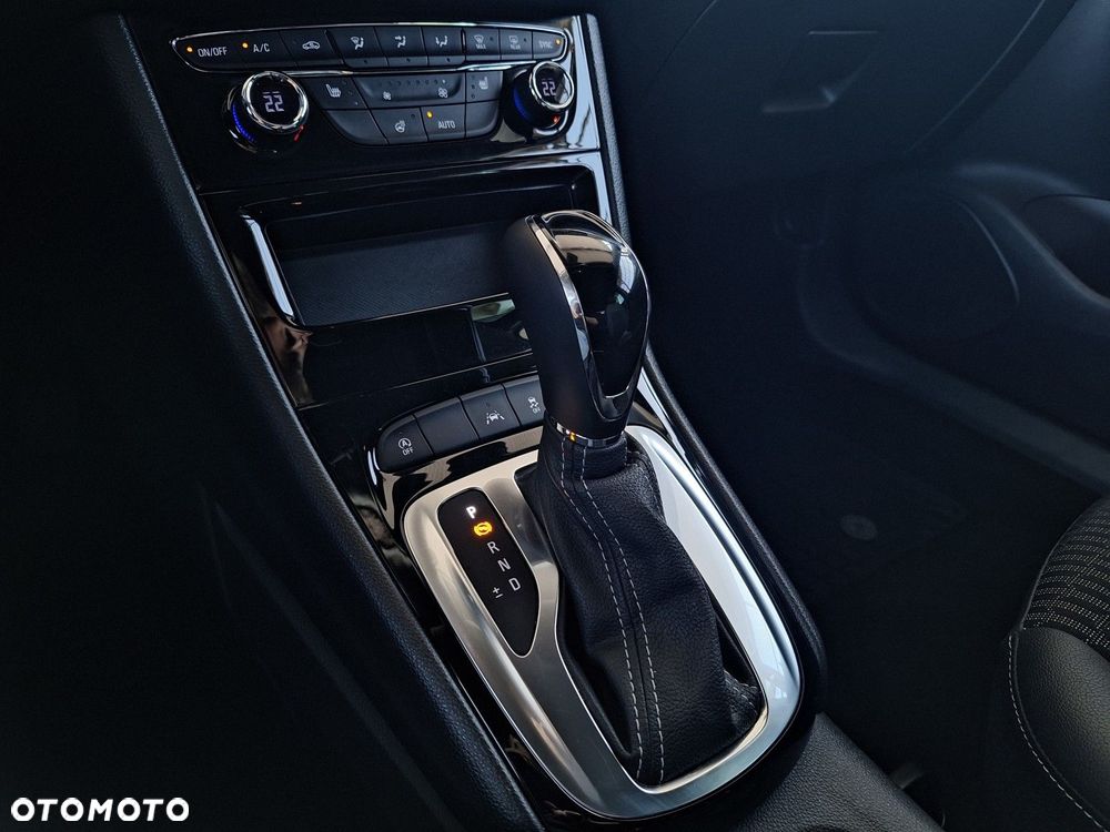 Opel Astra V 1.4 T Business Elegance S&S - 22