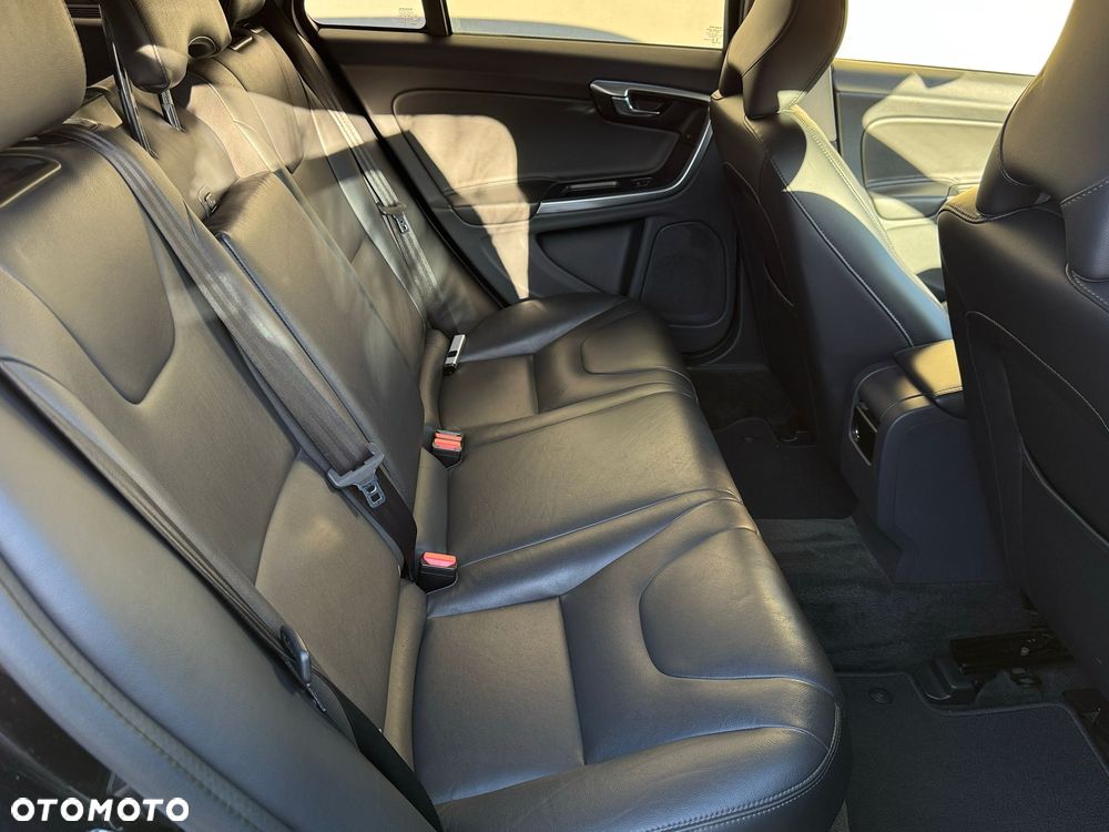 Volvo V60 Cross Country D3 Geartronic Kinetic - 24