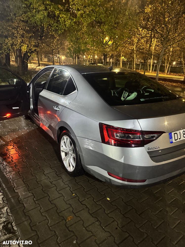 Skoda Superb 2.0 TDI DSG Ambition - 7