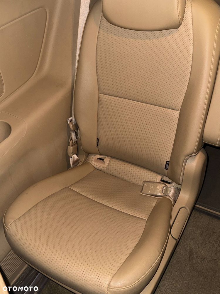 Kia Carnival - 22