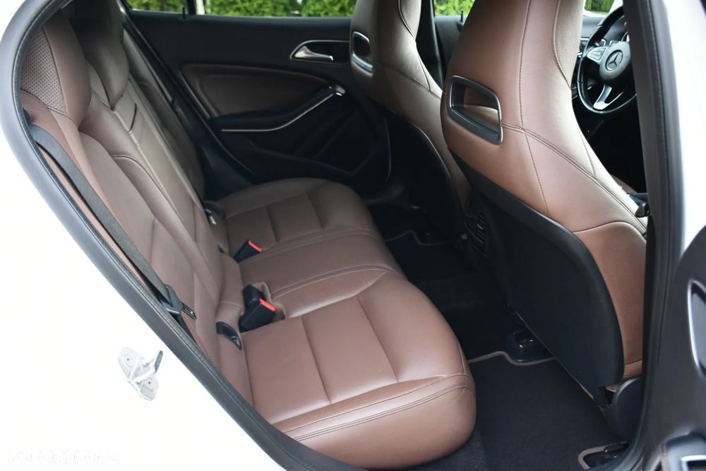 Mercedes-Benz GLA 250 4-Matic AMG Line - 25