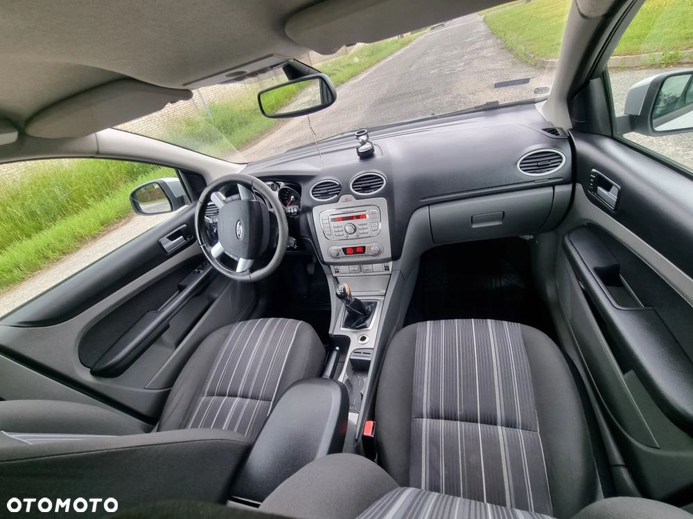 Ford Focus 1.6 TDCi Ambiente DPF - 4