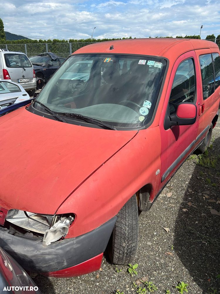 Dezmembrez Citroen Berlingo 2.0 HDI RHY 2001