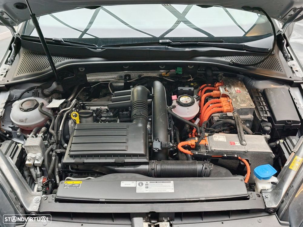 VW Golf 1.4 GTE Plug-In-Hybrid DSG - 28