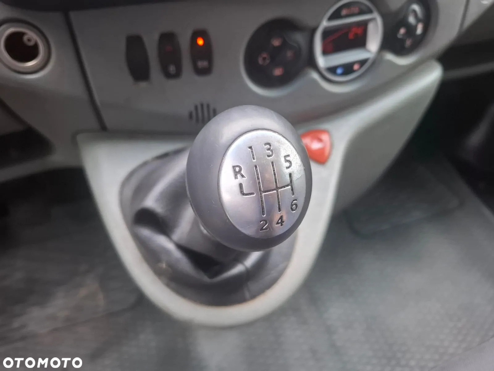 Renault Trafic - 18