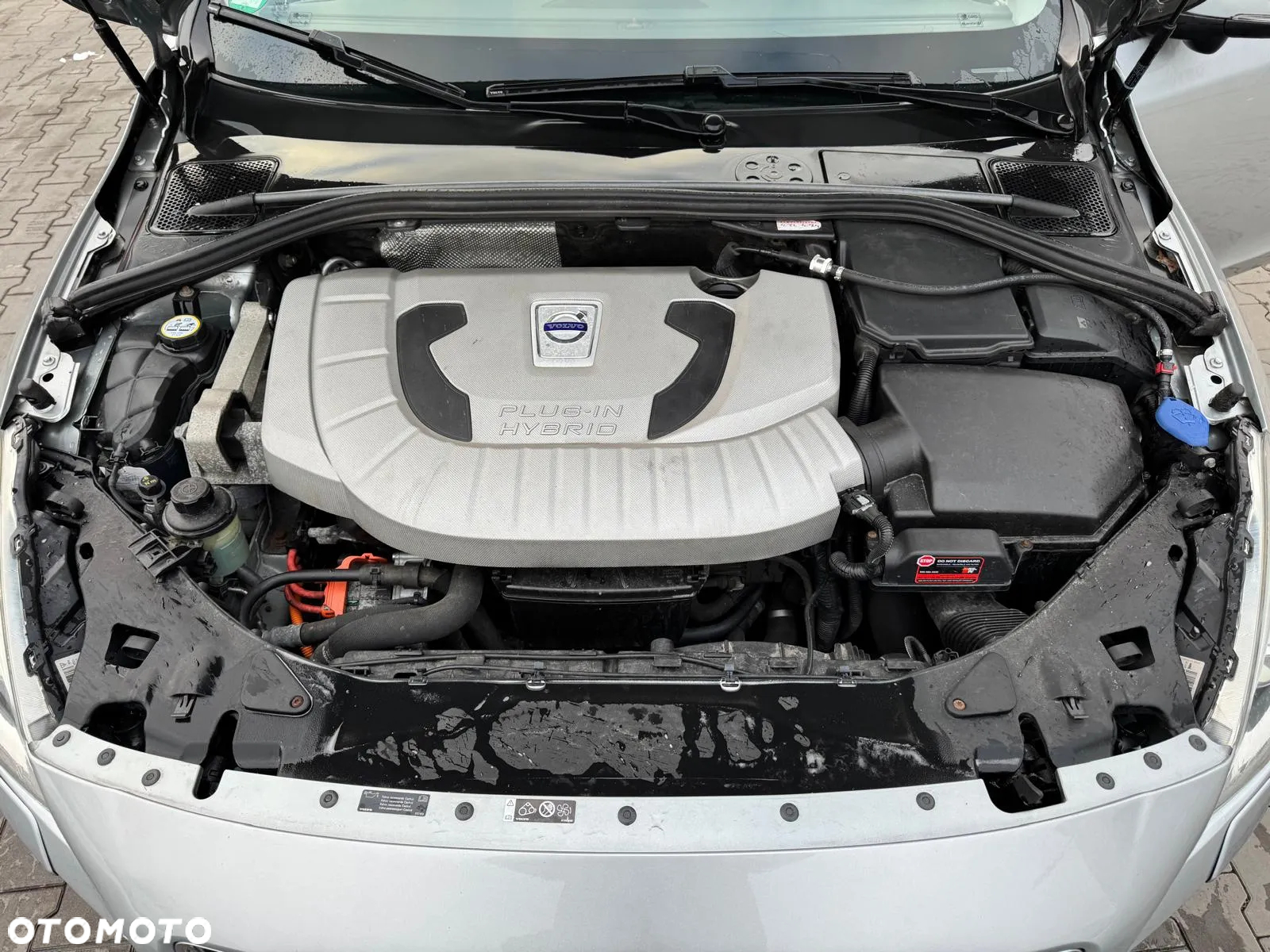 Volvo V60 D6 AWD Plug-in Hybrid R-Design Summum - 9