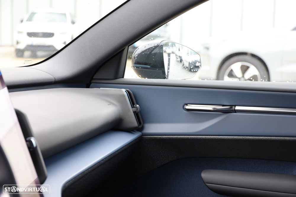 Volvo EX30 51 kWh Single Motor Black Edition - 19