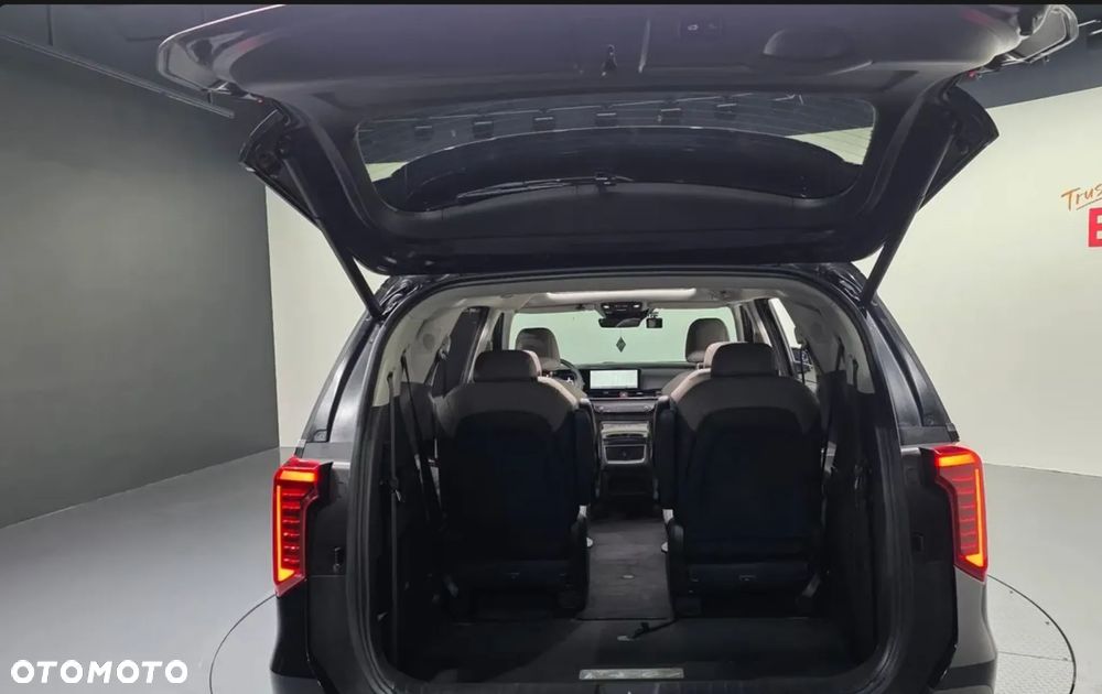 Kia Carnival - 8