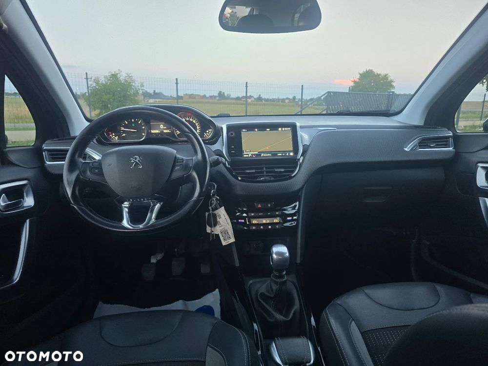 Peugeot 2008 1.5 BlueHDi Allure S&S - 13