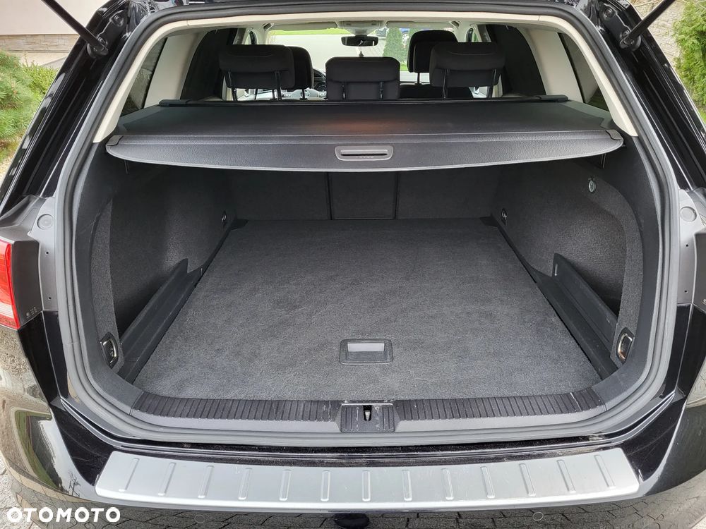 Volkswagen Passat - 16