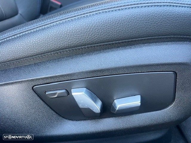 BMW 520 e Pack M - 12