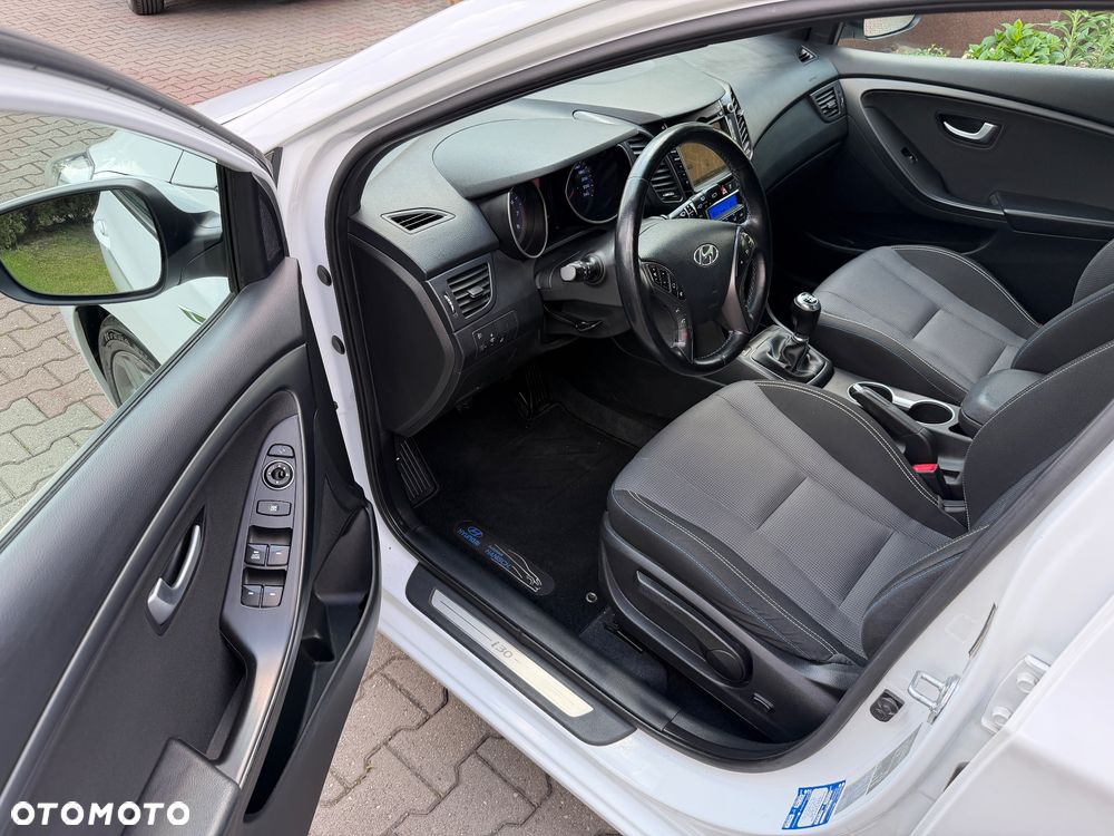 Hyundai i30 blue 1.6 GDI Passion - 13