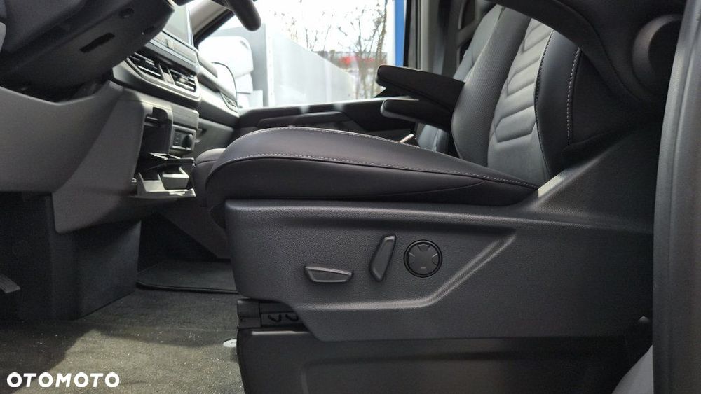 Ford Tourneo Custom - 16