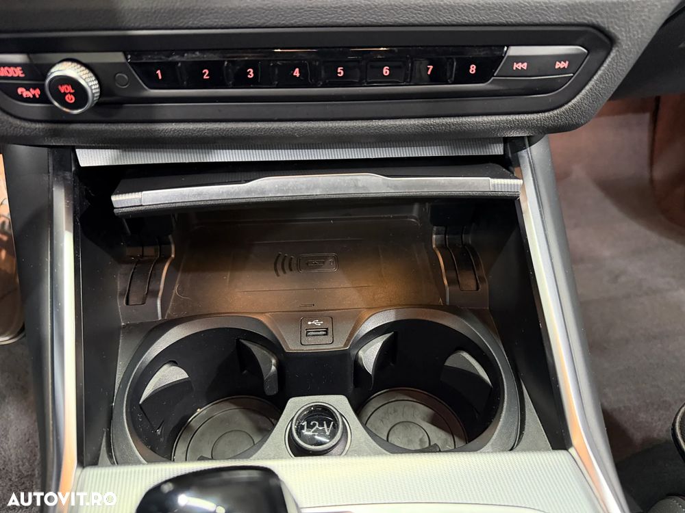 BMW Seria 3 330e Aut. M Sport - 26