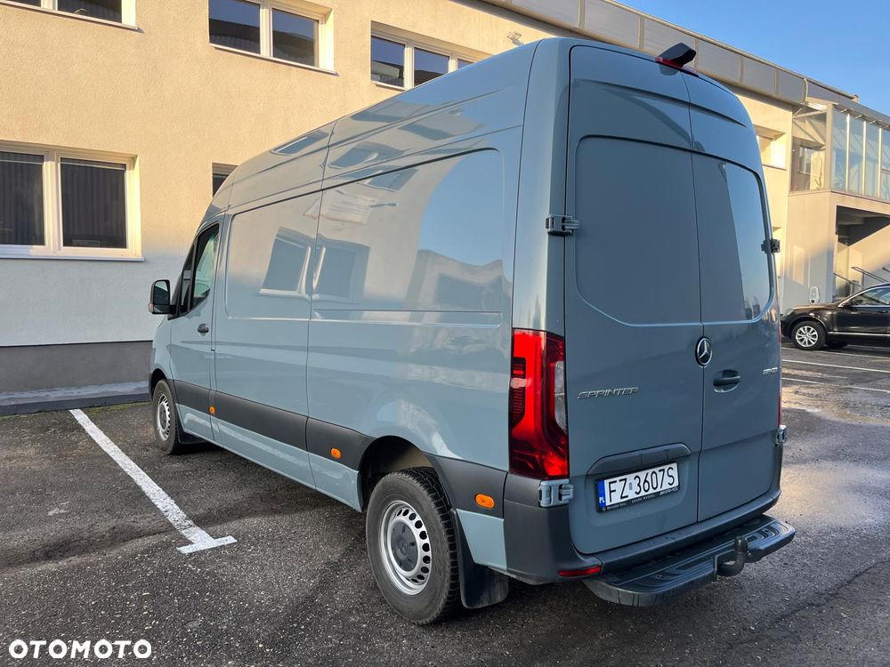Mercedes-Benz Sprinter - 4