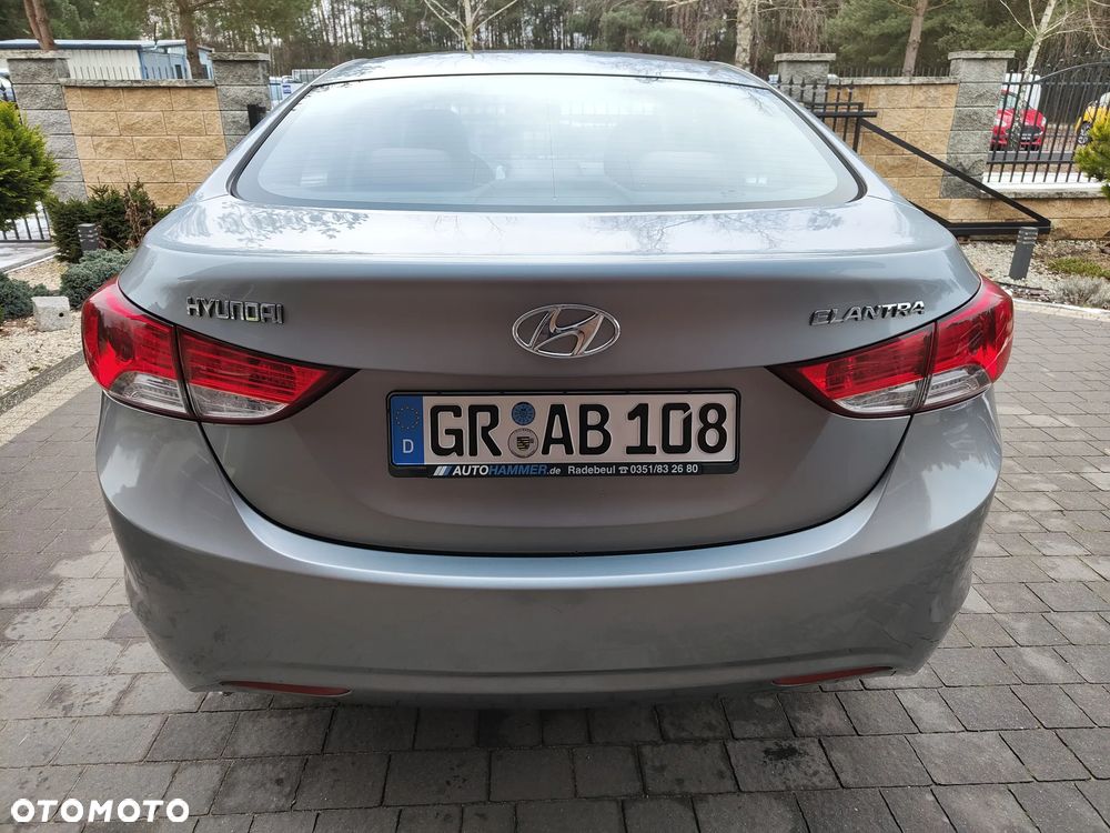Hyundai Elantra 1.6 Comfort - 29