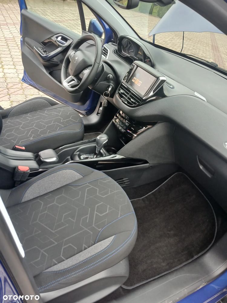 Peugeot 2008 PureTech 110 GPF Stop&Start EAT6 Signature - 11