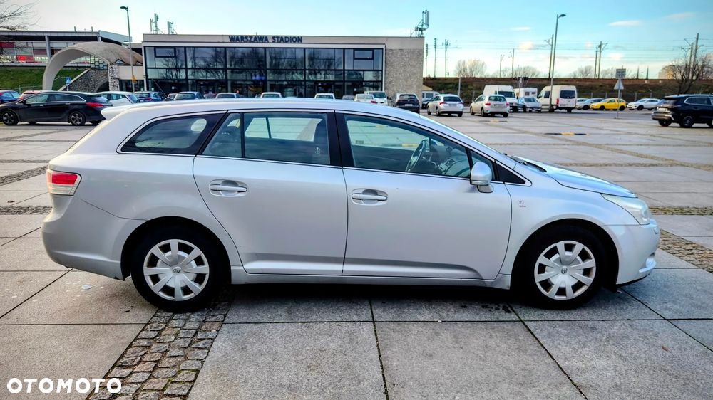 Toyota Avensis 2.0 D-4D Luna - 6