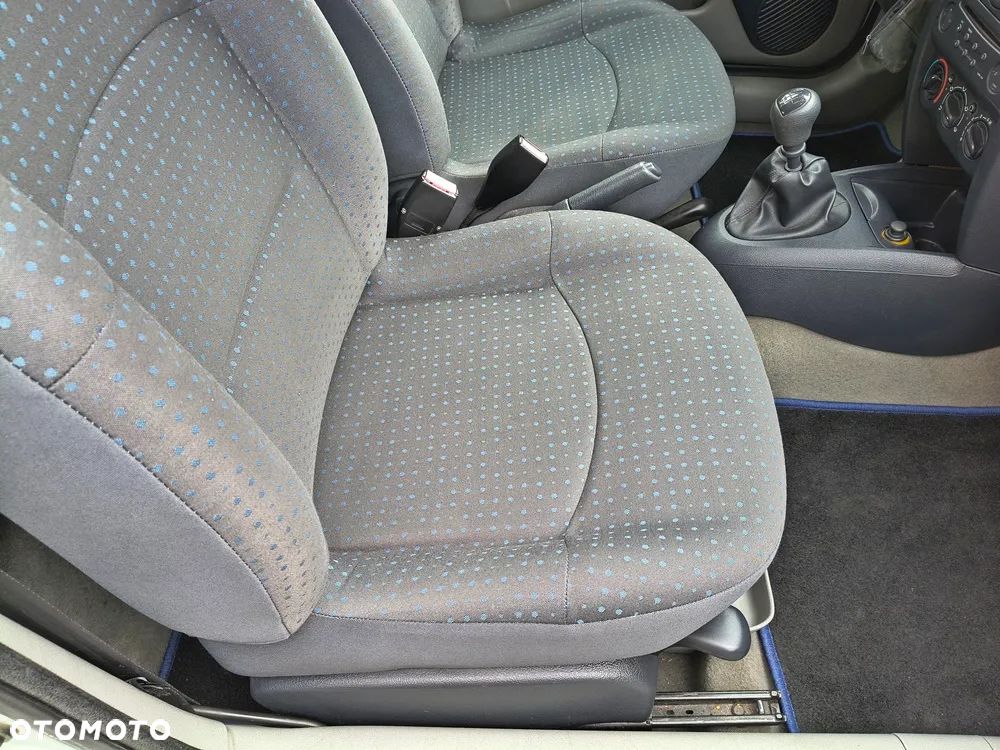 Renault Clio 1.2 16V 75 Expression - 8