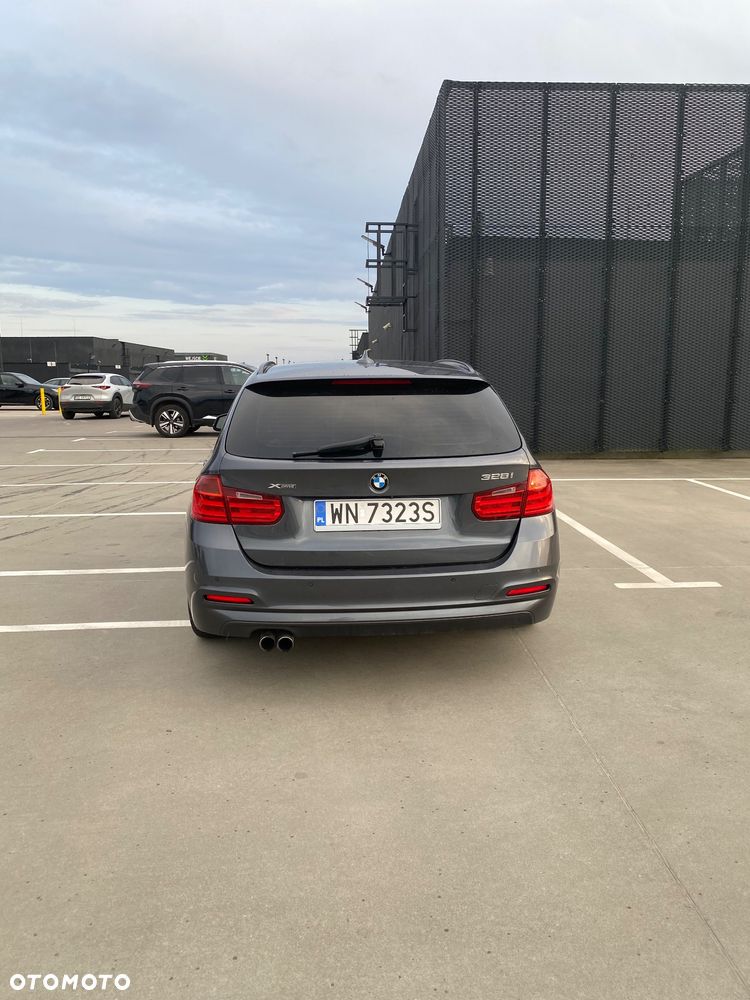 BMW Seria 3 328i xDrive - 11
