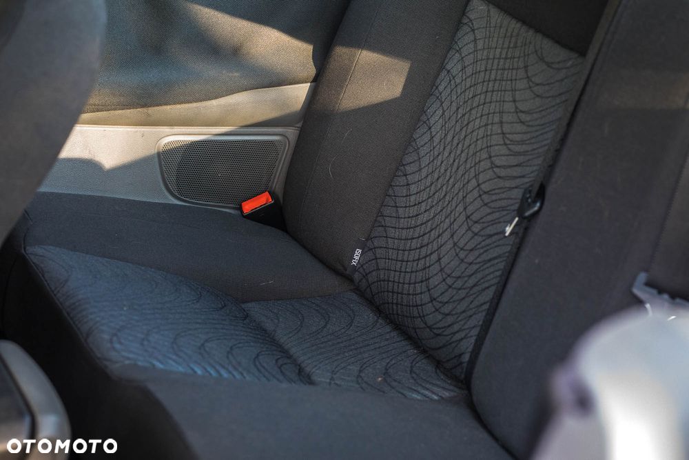Ford Focus 1.6 16V Trend - 12
