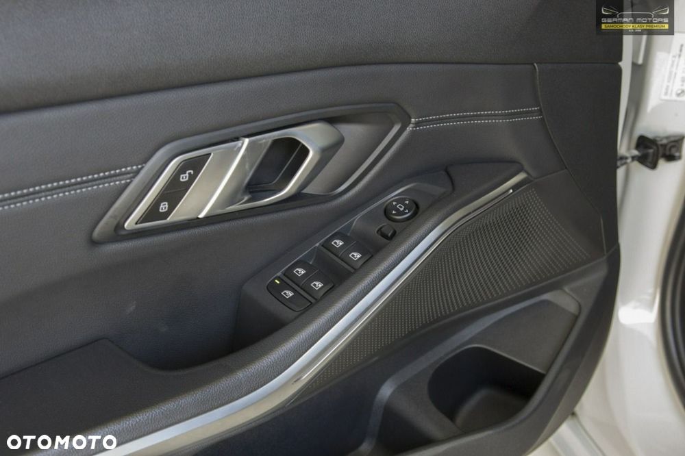 BMW Seria 3 318i Sport Line - 22