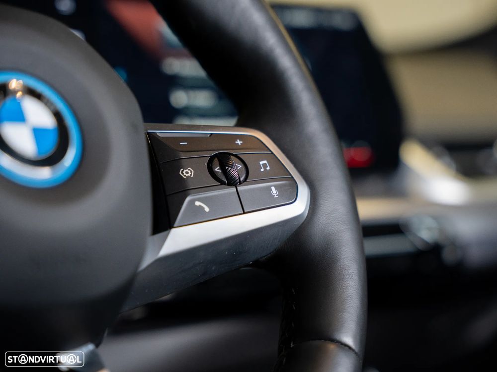 BMW iX1 eDrive20 Pack Desportivo M Pro - 9
