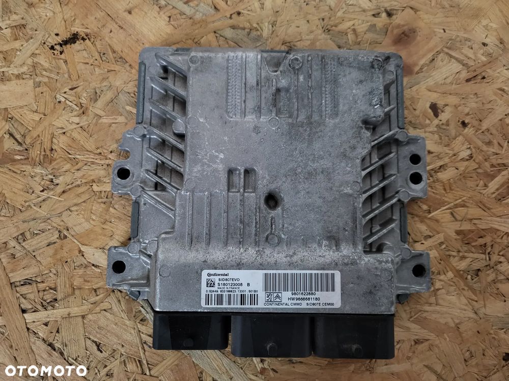 Komputer sterownik silnika Peugeot 2008 1.6 E HDI - 1