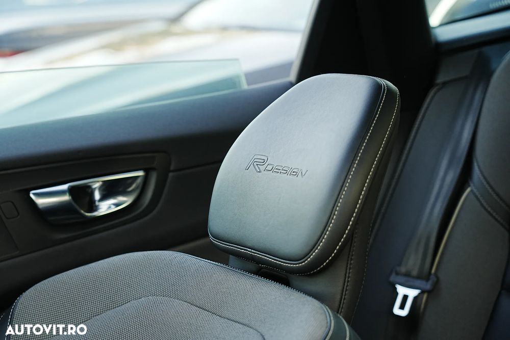 Volvo XC 60 Recharge T8 Twin Engine eAWD R-Design - 24