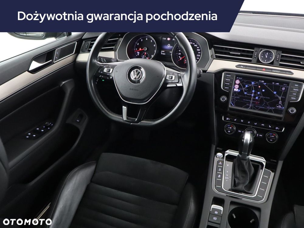 Volkswagen Passat - 9