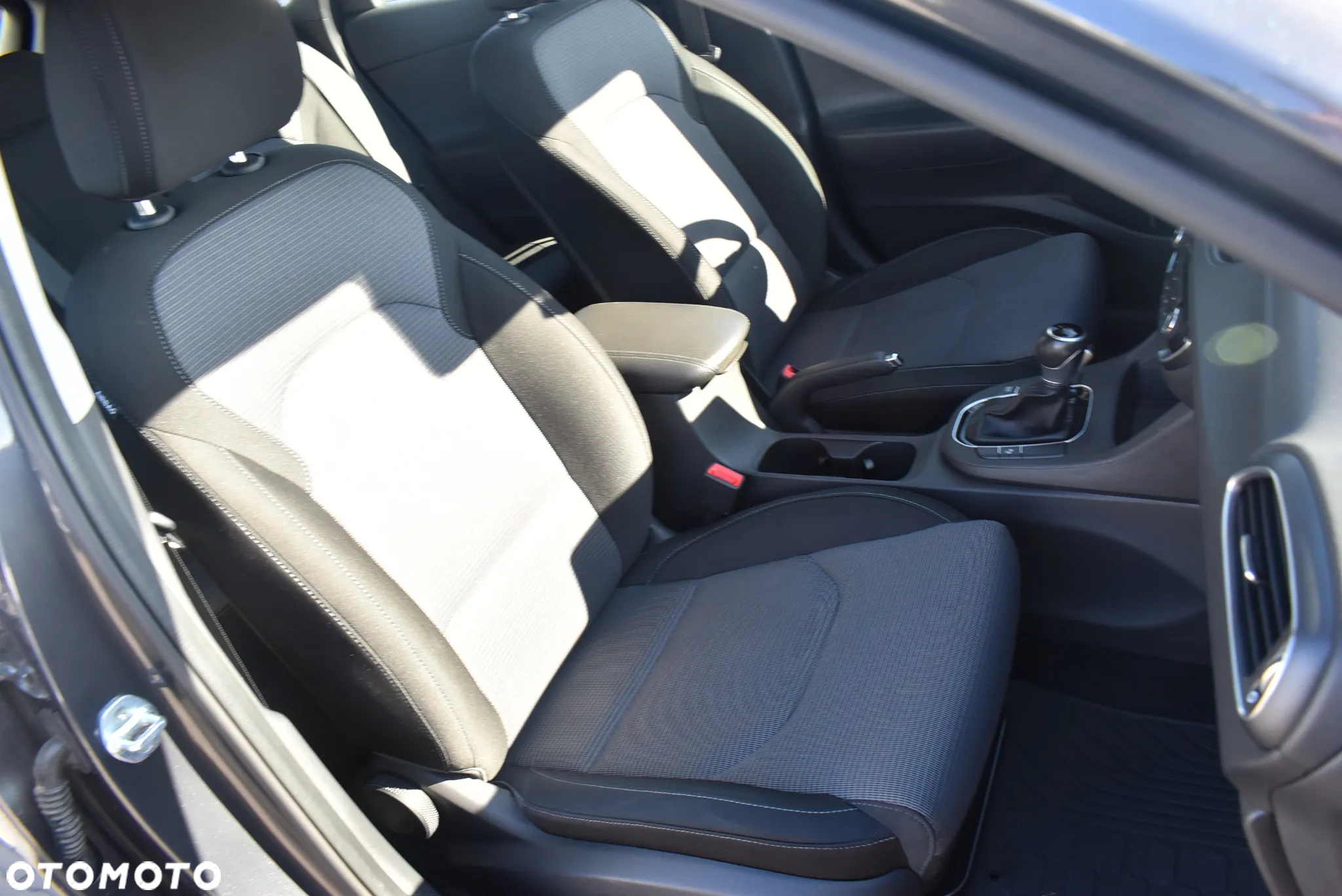 Hyundai i30 1.6 D Classic + DCT - 18